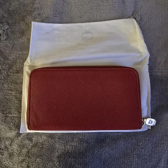 MCM Red Leather Zip-Around Wallet | Gold Hardware | Vintage Authentic - Picture 7 of 14